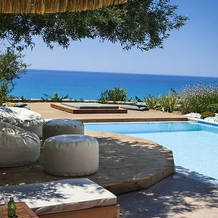 וילה Lourdas Bay